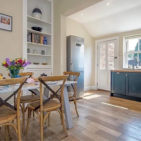 Spencer House Apartment *