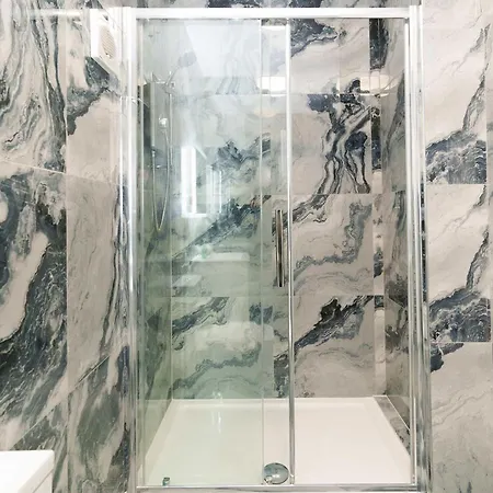 Spencer House * Leeds (West Yorkshire)